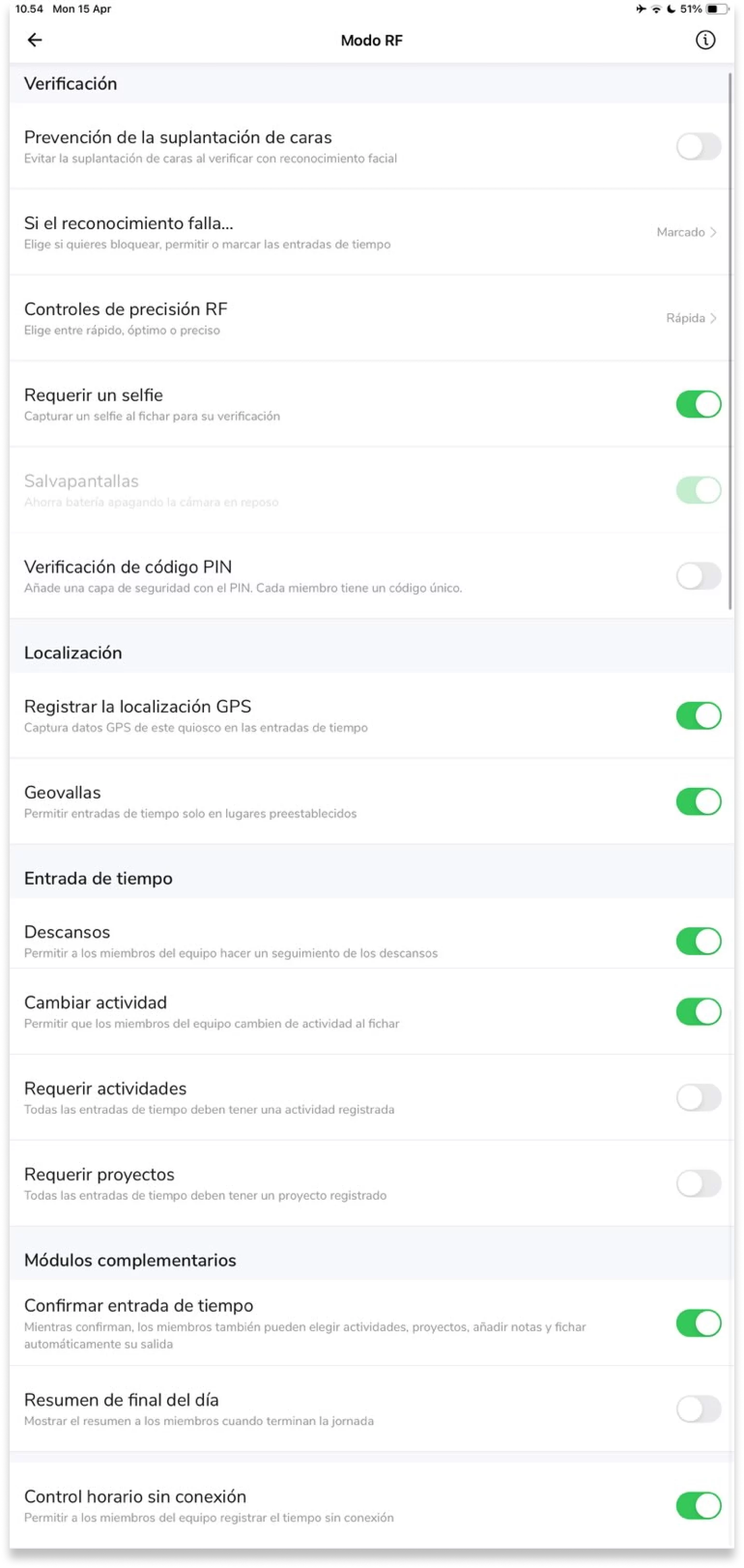 El modo de reconocimiento facial permite a los miembros fichar a la entrada y a la salida mediante reconocimiento facial. Más información sobre la verificación de entradas de tiempo con reconocimiento facial.