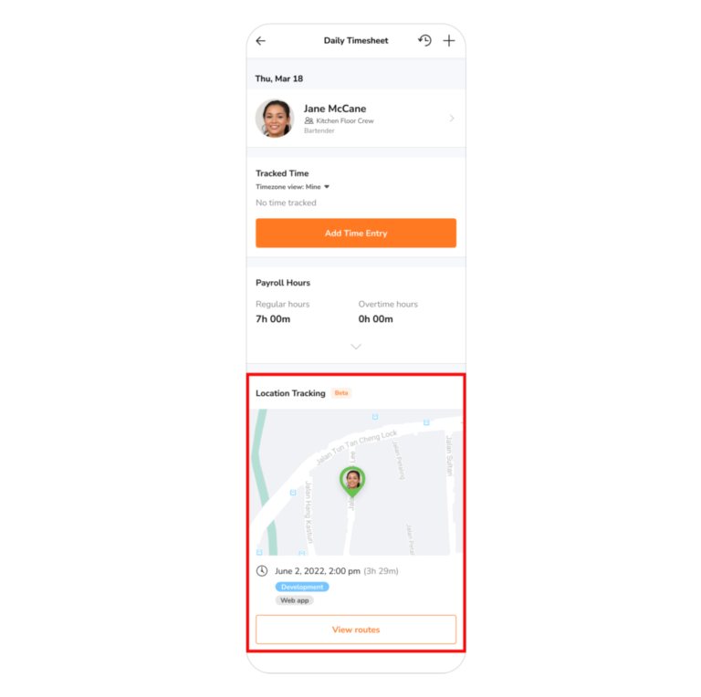 Na sua Planilha de Horas Diária, na seção de Rastreamento de Localização, você verá a localização atual da sua equipe e os detalhes das entradas de tempo