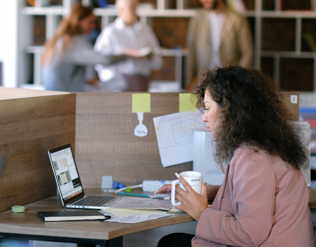 Human Resources Manager doesn't have to worry about chasing everyone down for their timesheets anymore since her company uses a time tracking app.