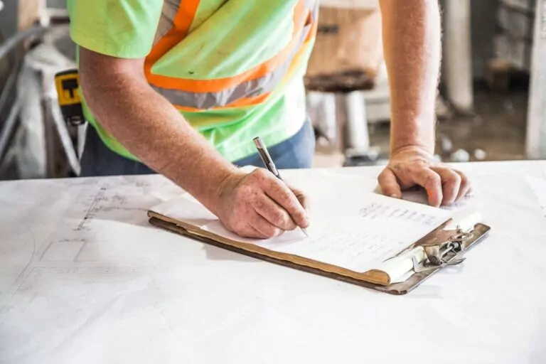 Reduce your paperwork with these time tracking tips for US Construction Companies