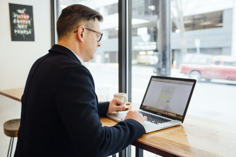 Time Management for Consultants. Photo by LinkedIn Sales Navigator: https://www.pexels.com/photo/man-using-macbook-2182969/