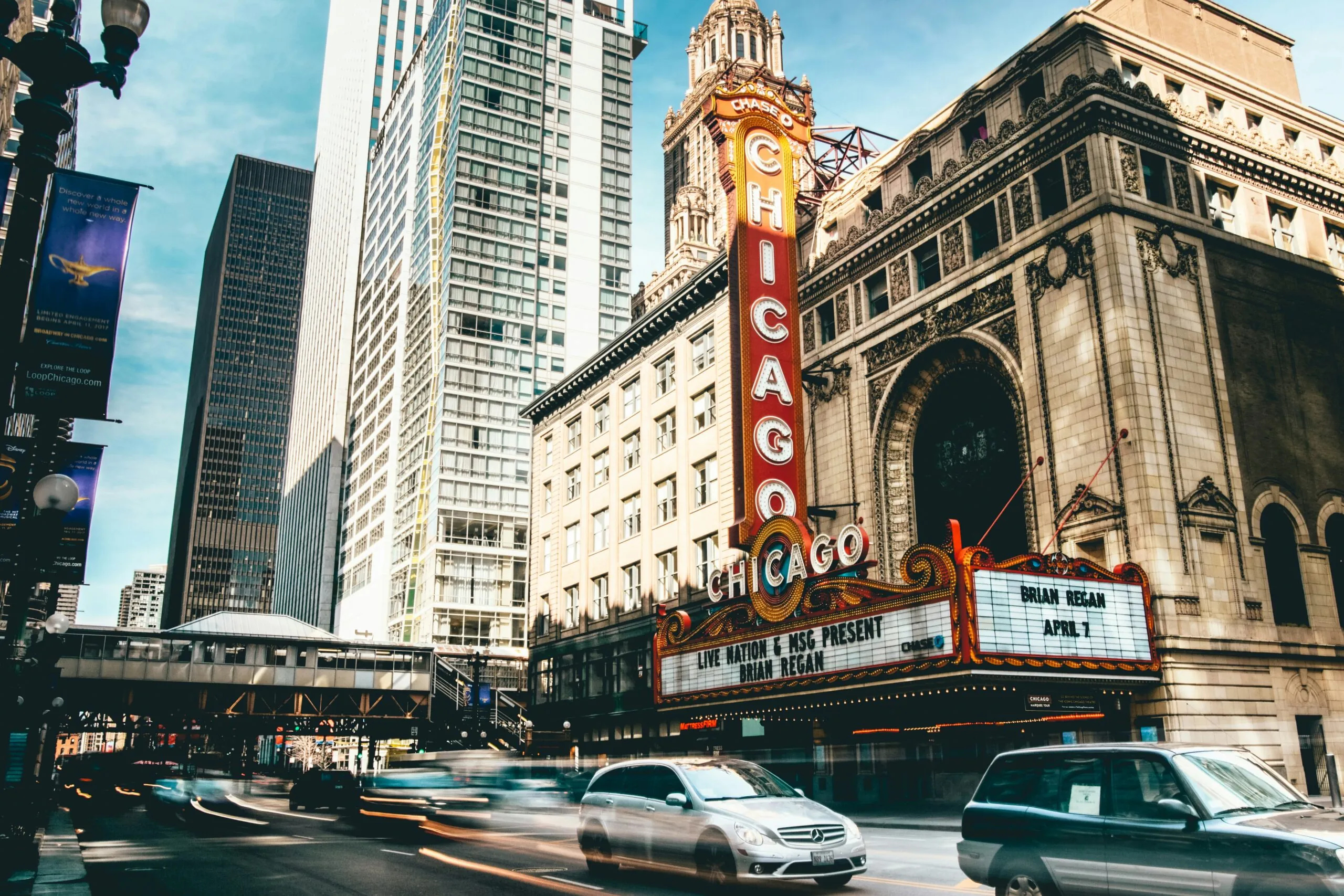 O salário mínimo de Chicago aumentará entre novas leis trabalhistas