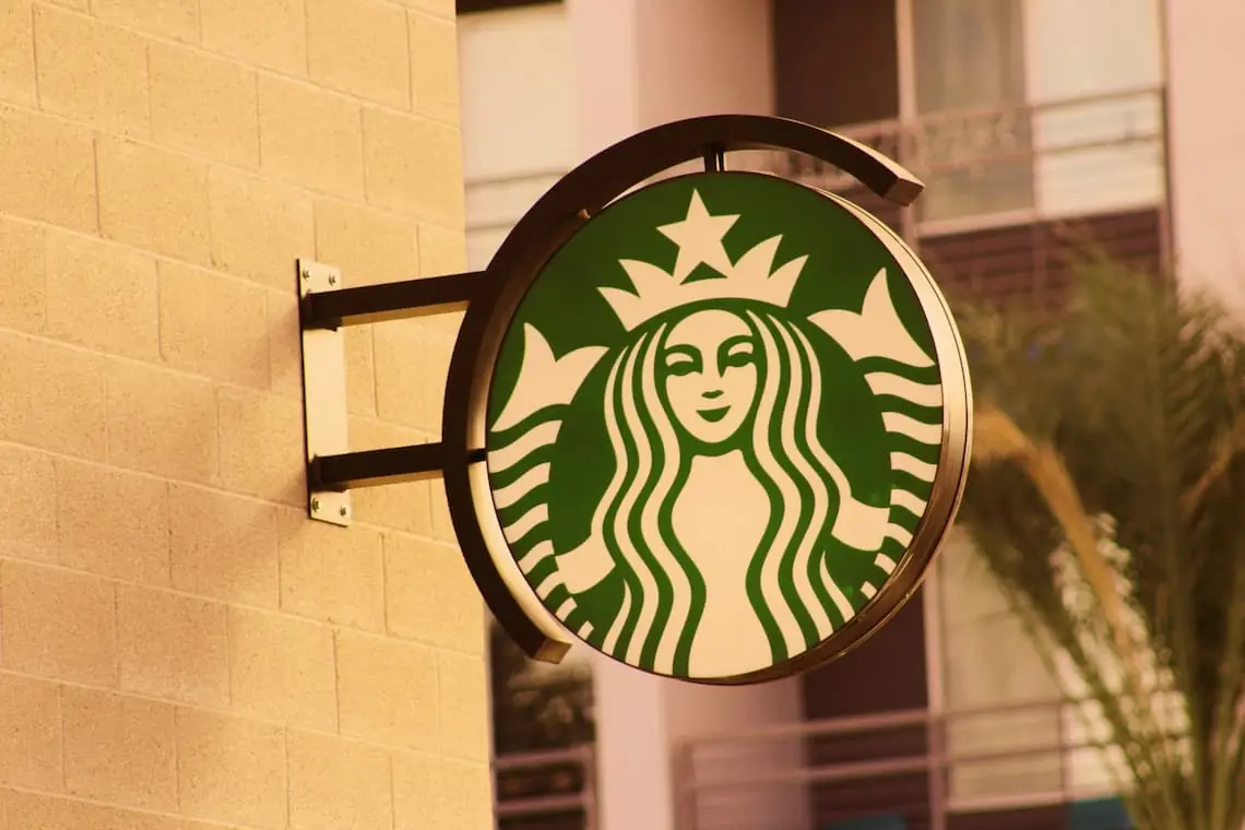 Foto do Starbucks, que exigiu o retorno ao escritório dos seus funcionários