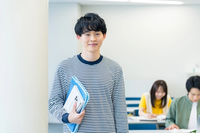 教室にいる大学生