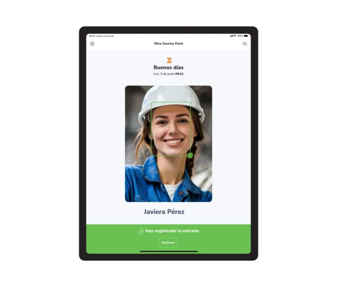 Tableta para quiosco en el lugar de trabajo destinada al registro de entrada de los empleados mediante reconocimiento facial