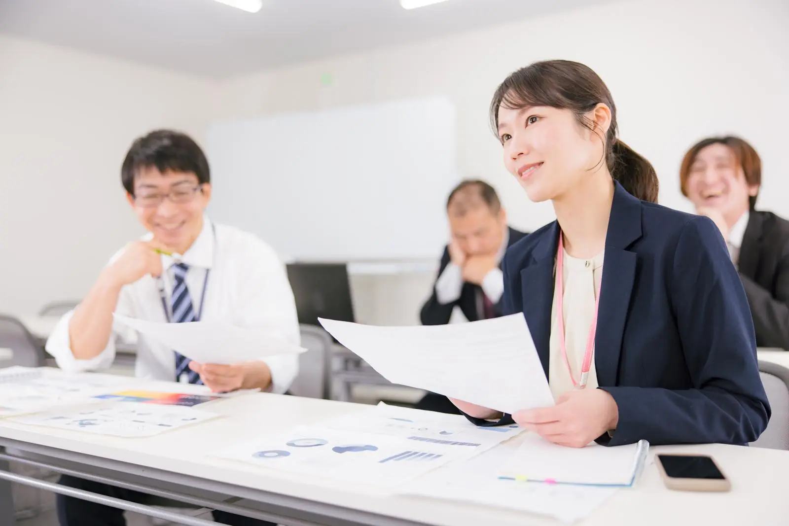 和やかな雰囲気で進む職場ミーティング